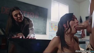 Cute Schoolbabe Natalie Brooks Bangs Dude In Front Of Horny Teacher Elizabeth Skylar