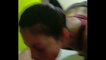 Vecina Infiel - Le encanta mamar a esta putita infiel
