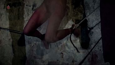 Hanging at the wall with her legs spread wide apart the female prisoner is made hot by lashes (preview)