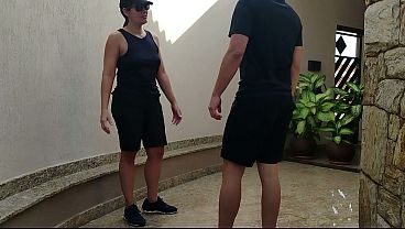 Sapatão pagando boquete dando a buceta sem vontade nenhuma